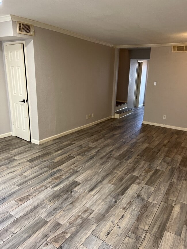 Building Photo - 6200 W Tidwell Rd