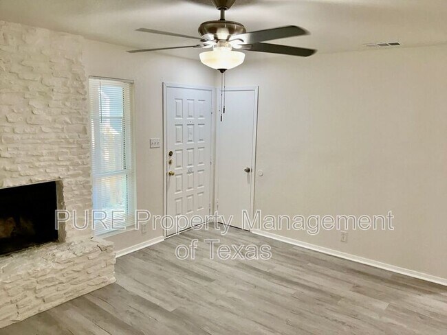 Foto del edificio - 417-418 Parkhill Cv