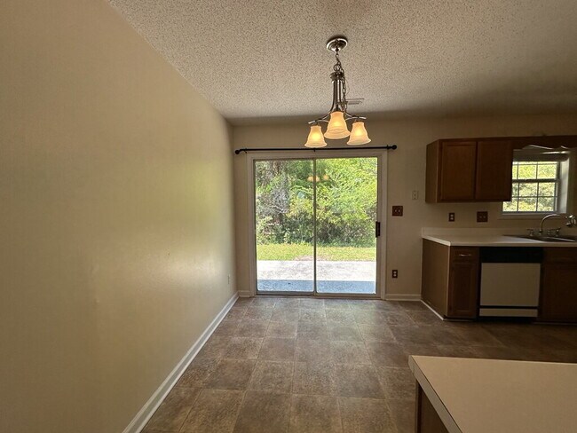 Foto del edificio - 133 Glenwood Dr