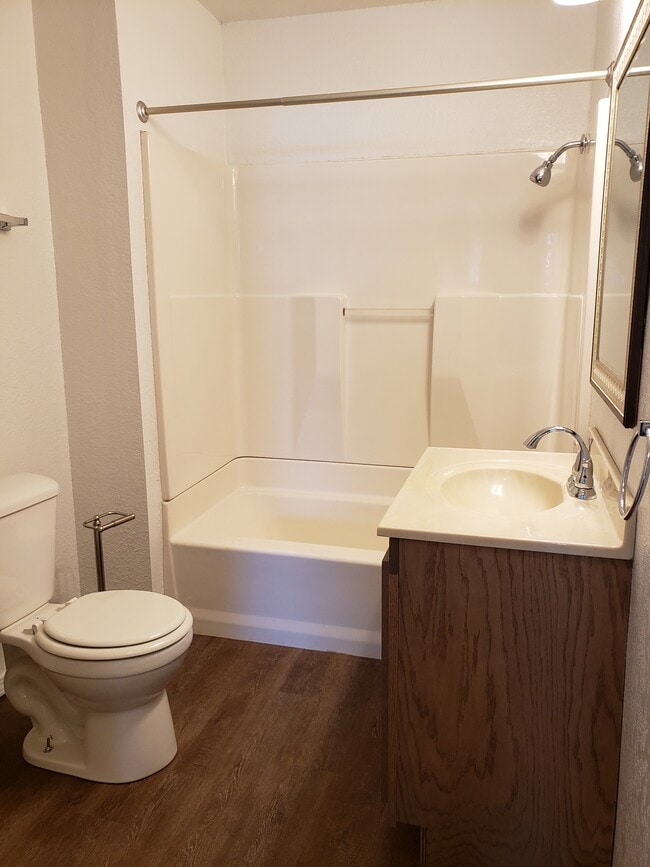 Building Photo - 213 N S St