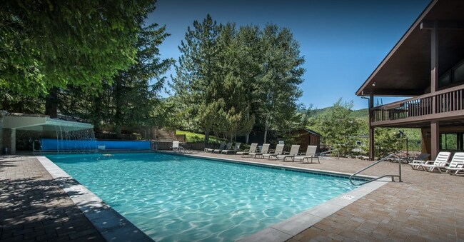Foto del edificio - Red Pine One bedroom Condo - 12 month leas...