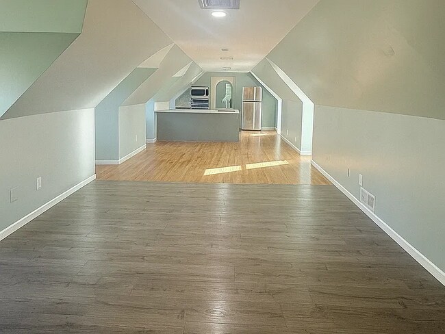 Foto del edificio - Just renovated, townhouse