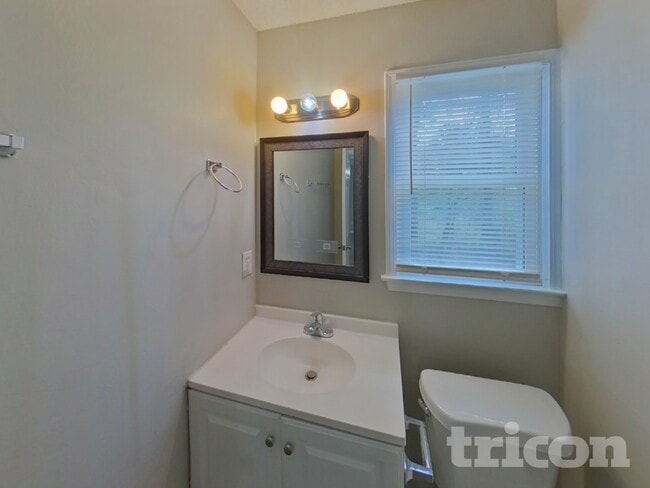 Foto del edificio - 1444 Riverwood Ct