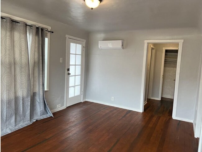 Building Photo - 2618 Idalia Ave