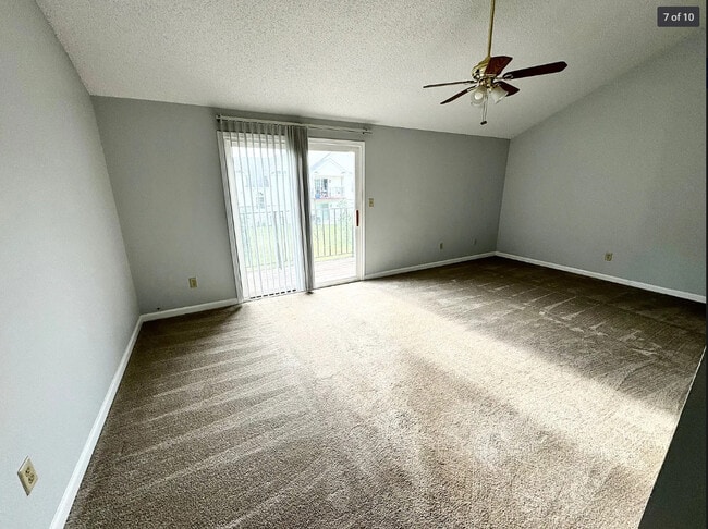 Living room - Quaker Estates