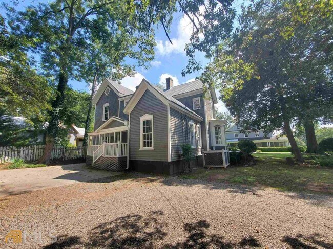 Building Photo - 205 N 2nd St