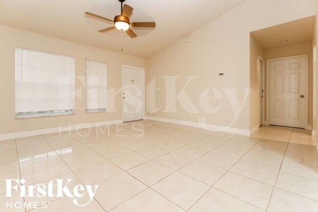 Foto del edificio - 513 SE 6th Pl