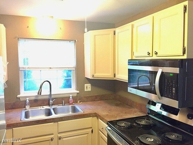 Building Photo - 3 br, 1 bath House - 1024 Manatawny Street