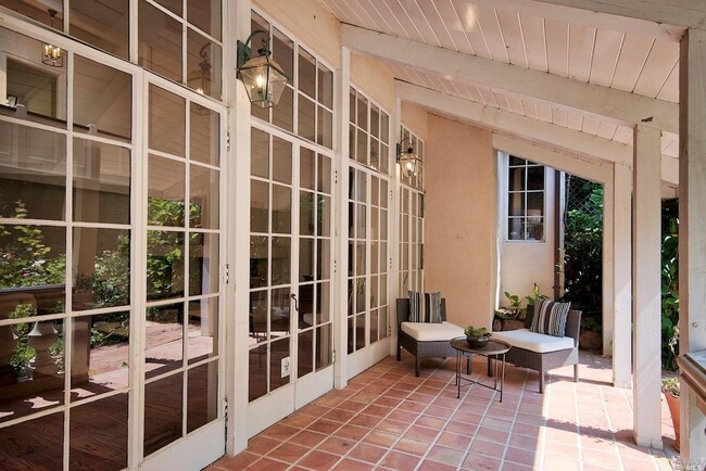 Foto del edificio - 77 Laurel Grove Ave