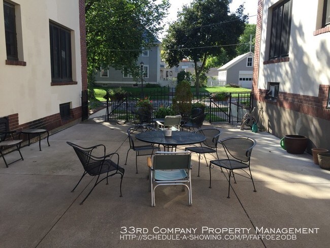Building Photo - St. Paul Linwood Neighborhood - Condo