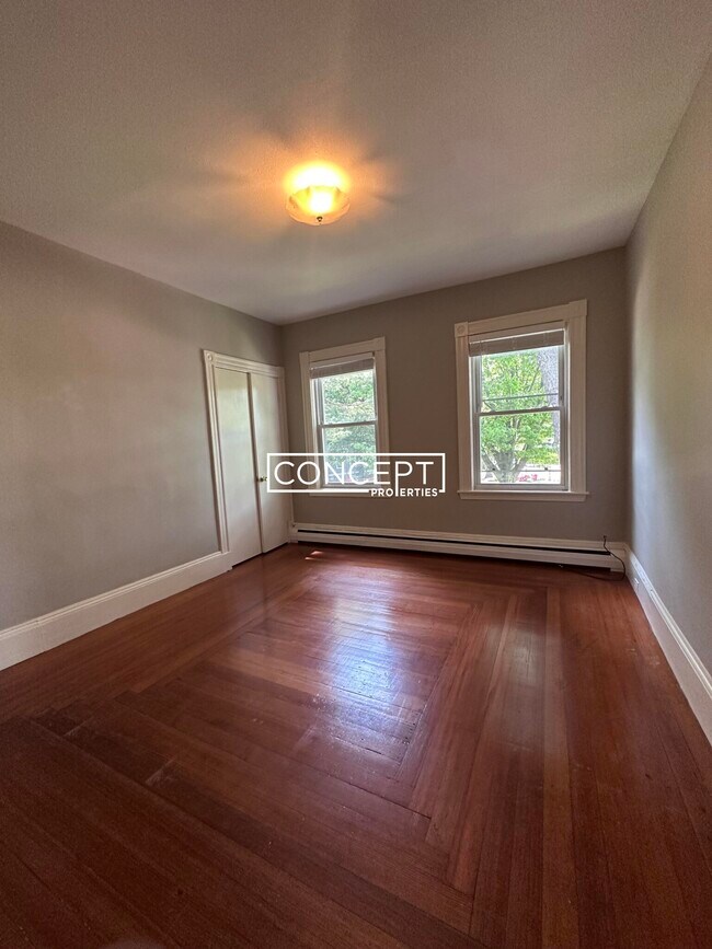 Building Photo - 166-168 Elm St