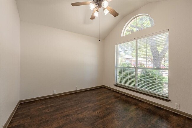 Building Photo - 605 Arrowood Pl