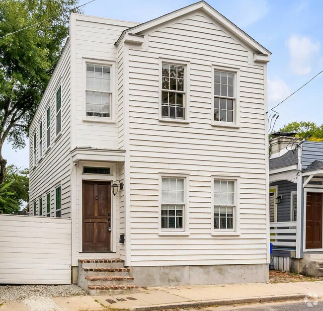 Building Photo - 40 Poinsett St