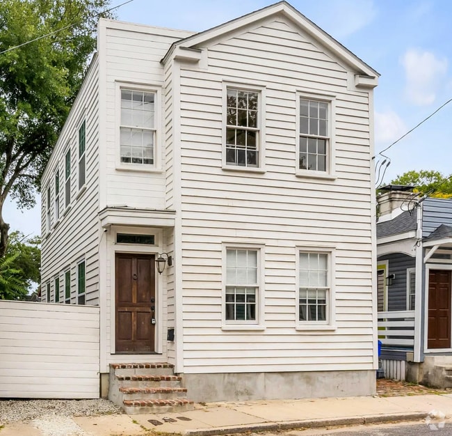 Building Photo - 40 Poinsett St
