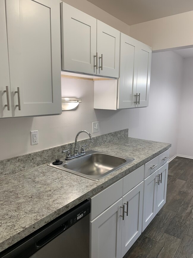 Building Photo - Cherry Hill Manor Apartments