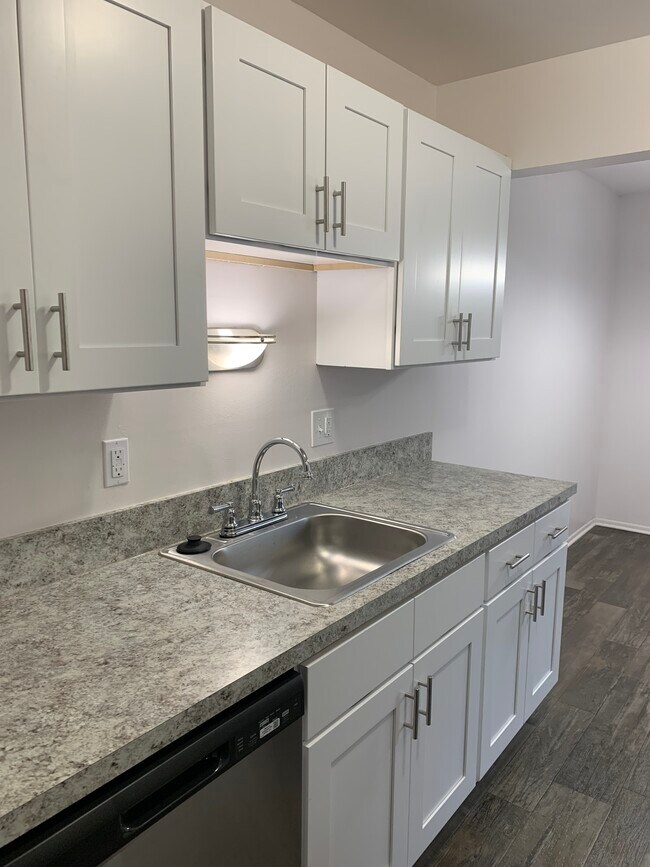 Foto del edificio - Cherry Hill Manor Apartments