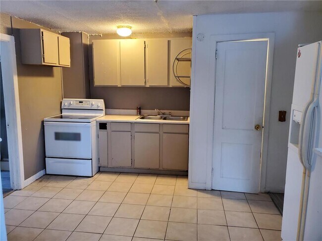Foto del edificio - 8330 Cedar St