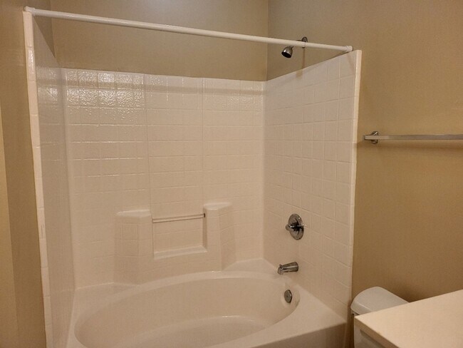 Foto del edificio - 119 Fountain Pointe Ln