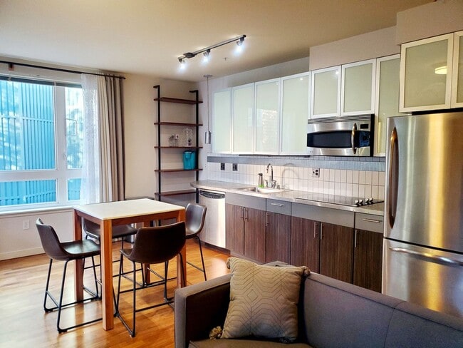 Building Photo - 3104 Western Ave
