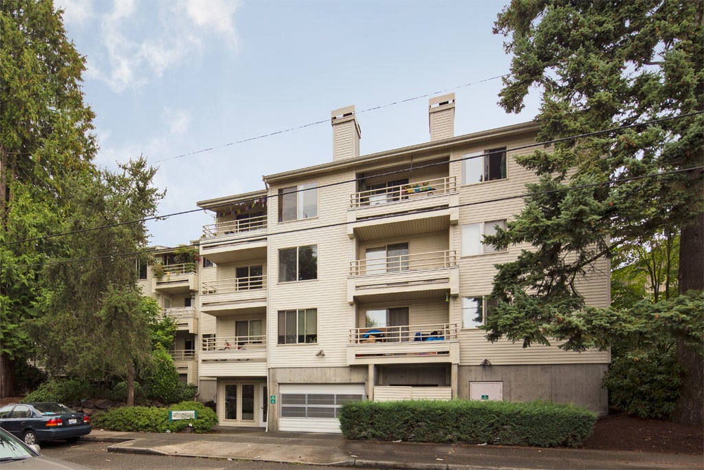 Primary Photo - 9515 Interlake Ave N