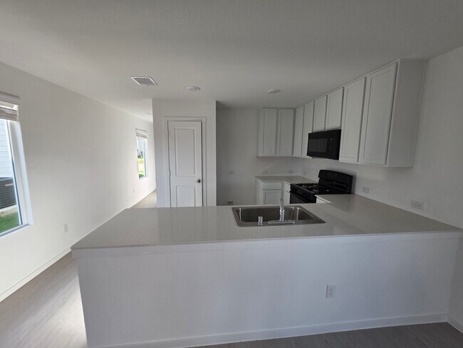 Foto del edificio - Charming 3-Bedroom Home in Providence Vill...