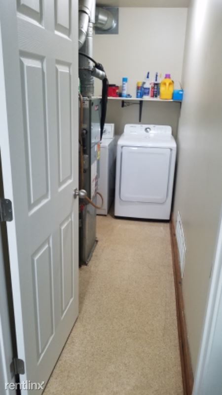 Building Photo - 3 br, 1 bath Apartment - 1002 C st