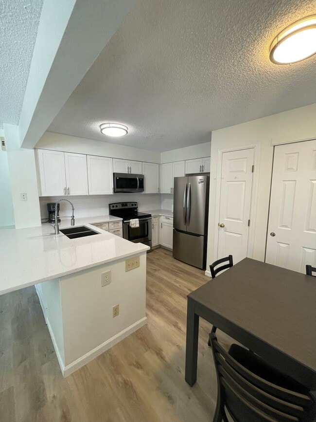 Building Photo - 4833 White Rock Cir