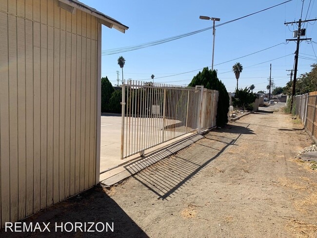 Building Photo - 3 br, 1 bath House - 741 E. Holt Blvd