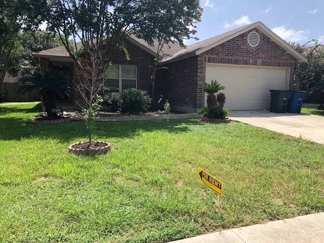 Front of House - 867 Spyglass Dr