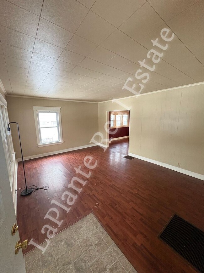 Building Photo - Charming 3-Bedroom Home in Central Toledo – Spacious Layout & Convenient Location