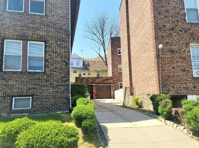 Foto del edificio - 367 Sanford Ave