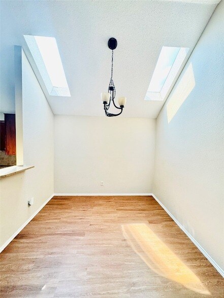 Foto del edificio - 932 Winchester Ln