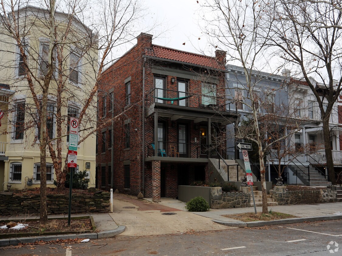 Primary Photo - 424 Q St NW