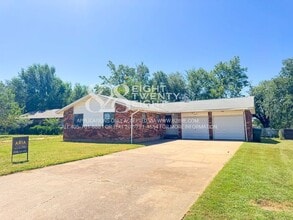 Building Photo - 1201 Lauren Ln
