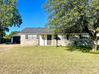 Building Photo - 442 Fernwood Dr