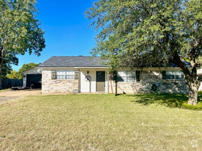 Building Photo - 442 Fernwood Dr