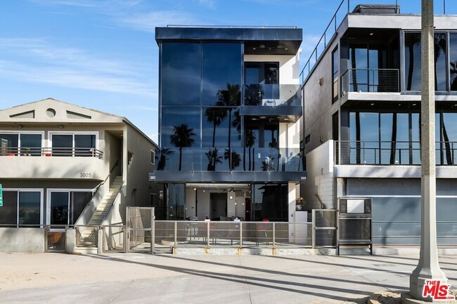 Building Photo - 3007 Ocean Front Walk