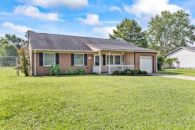 Building Photo - Charming 3BR with Fenced Yard