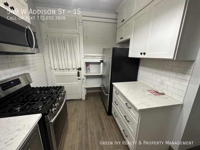 Building Photo - Wrigleyville 2 Bed 1 Bath on Addison (No a...
