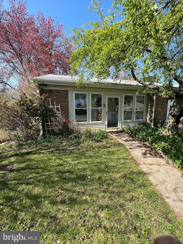 Primary Photo - 129 Huntington Dr