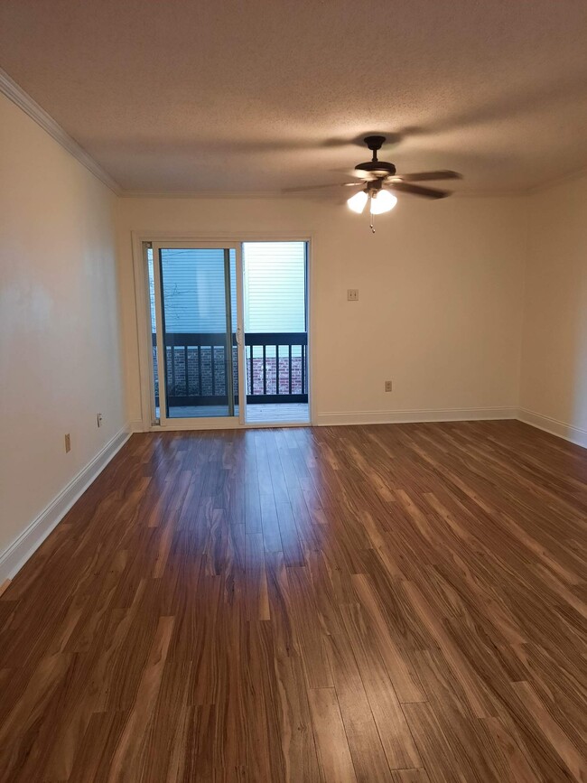 Building Photo - 832 S Clearview Pky
