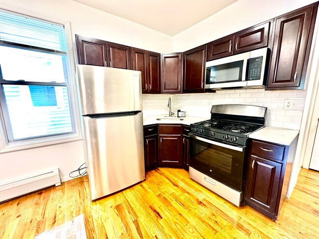 Foto del edificio - 245 Duncan Ave