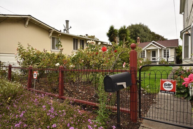 Building Photo - 3770 Shafter Ave