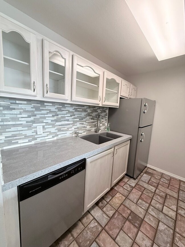 Photo - Great location 3 bed 2 bath condo in Fremont