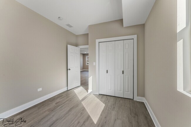 Building Photo - 126 S 13th Ave