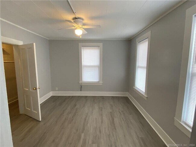 Building Photo - 68 Ingraham St