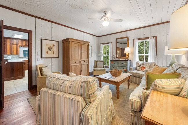 Foto del edificio - 496 Debordieu Blvd