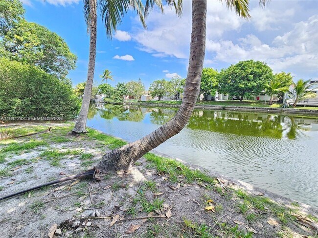 Foto del edificio - 7908 Granada Blvd