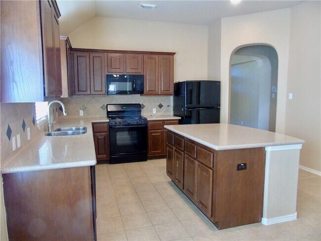Foto del edificio - 3717 Tall Cedars Rd