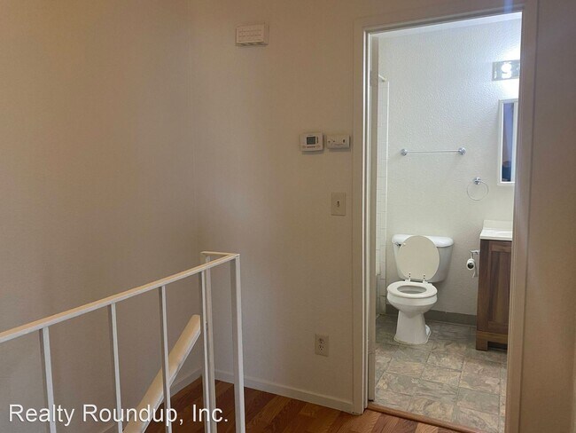 Building Photo - 2 br, 1 bath House - 408 E Bianchi Rd #2